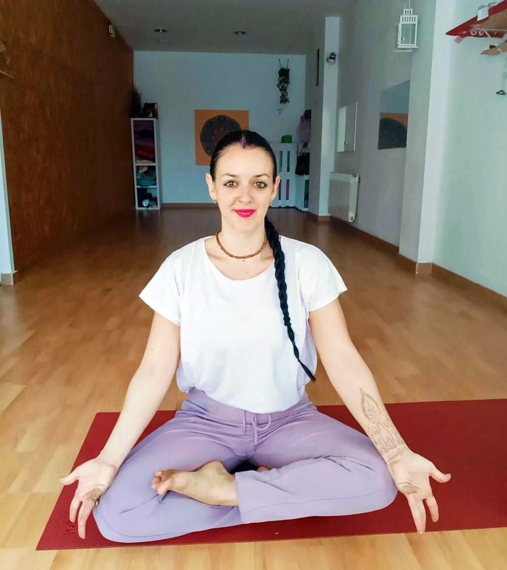 ioga yoga manresa meditacio mindfulness pilates dansa ventre mantres kirtan